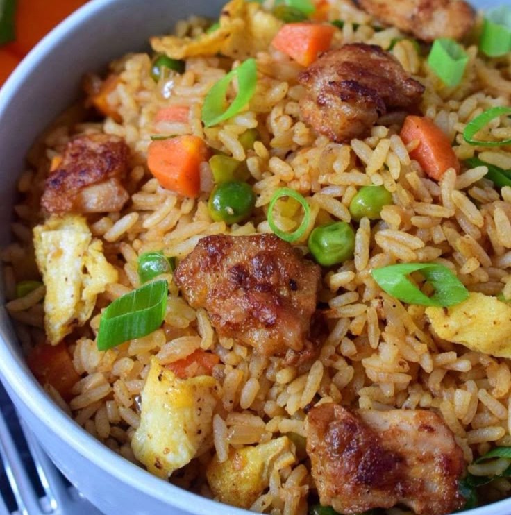 Chicken fried rice recipe _ Chicken fried rice restaurant style _ How to make chicken fried rice - Rumki's Golden Spoon